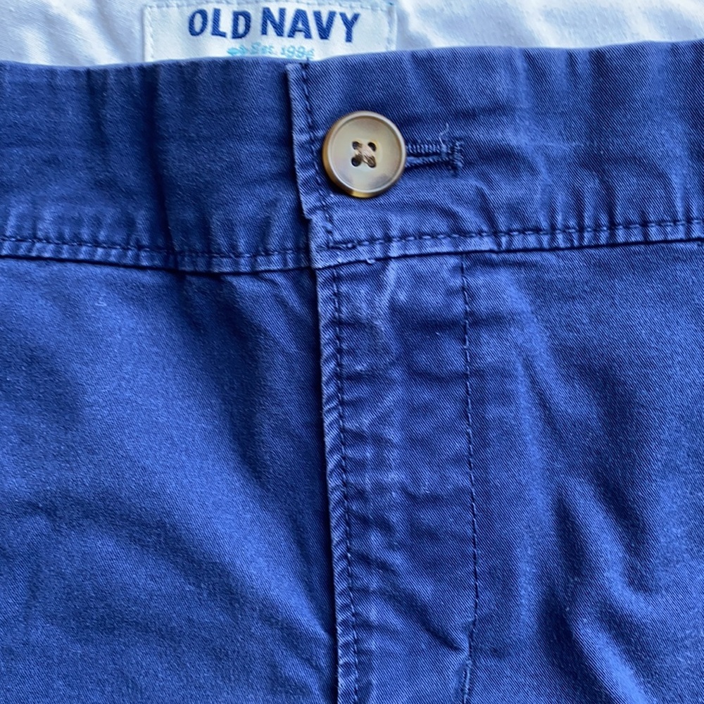 Old Navy Blue 5” Chino Shorts - Picture 4 of 4